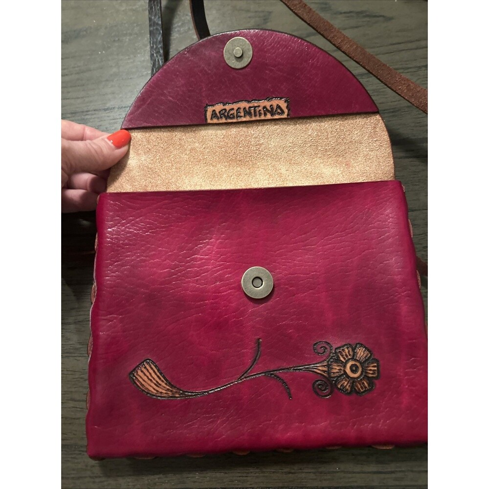 Leather Crossbody Bag Argentina Hand Carved- Tooled– Burgundy Floral Pattern - Picture 3 of 5